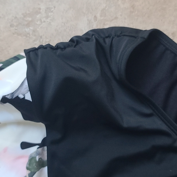 Athleta 1 piece swimsuit - Picture 3 of 8